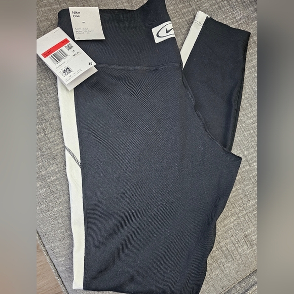 Nike One Dry-fit Black  Womans Leggings (L) - Picture 4 of 5